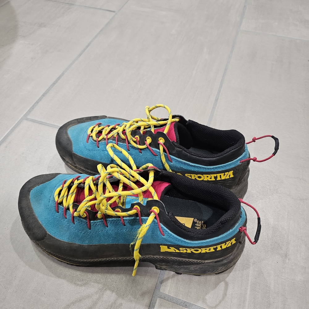 La Sportiva Approach Shoes (39.5 EUR, Size 7 Men)